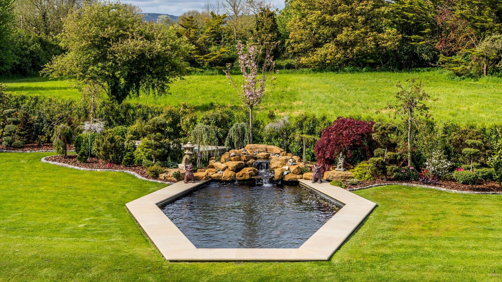 The_Grounds_2